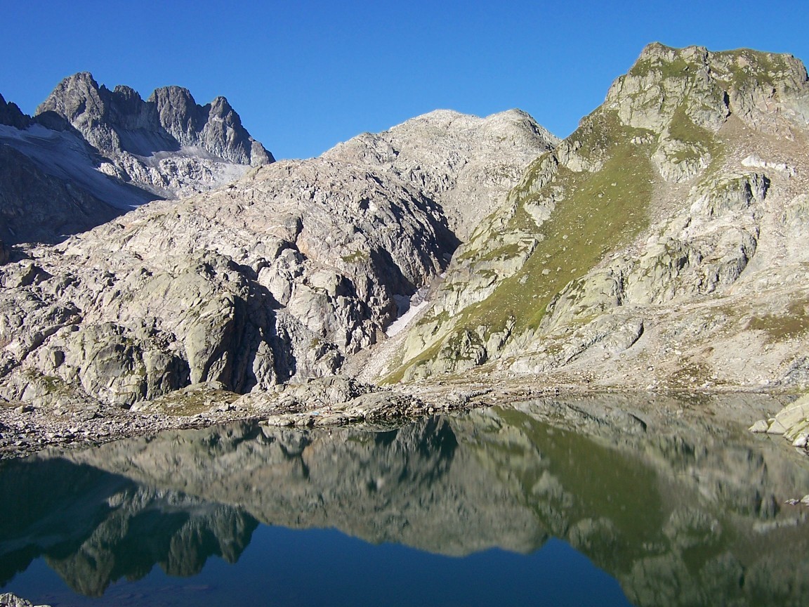 Le beau lac de la Croix, incontournable pour aller au Bec d'Arguille
