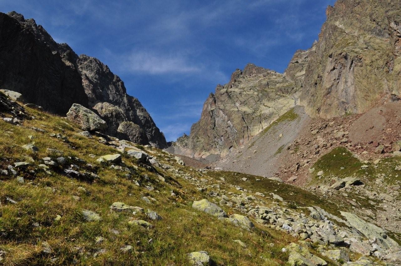 La combe de l'Encrenaz et le pierrier à droite