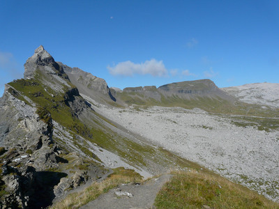 le col de la Portette (Fiz) et la pointe du Dérochoir à gauche. le col de la Portette (Fiz) et la pointe du Dérochoir à gauche.