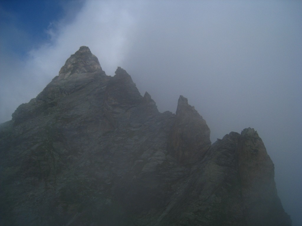 Du clocher, vue éphémère sur le reste de la couronne et le sommet principal!