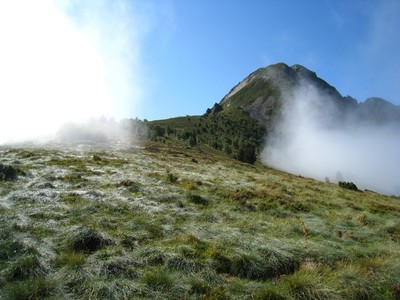 Petit coup d'ascenseur sur la crête (versant E & N de la dent, accès face E)