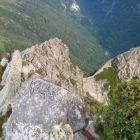 De G à D, l'Arête Est (section sommitale), la Taillante et la Main