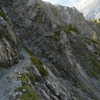 Chemin dans les gorges de Belle Combe