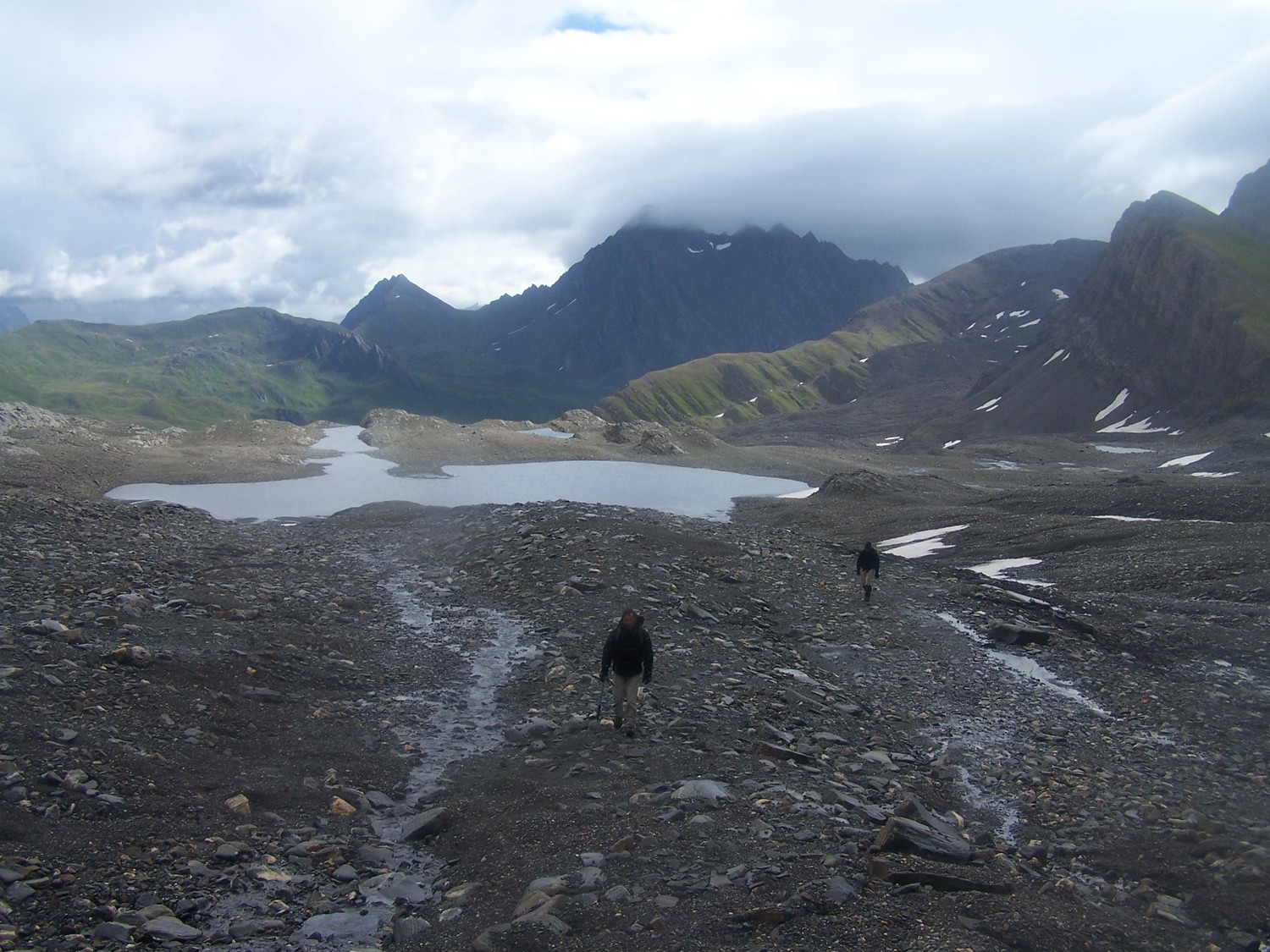 Sur la moraine du glacier des Chavannes Breuil, au fond le mont Berrio Blanc