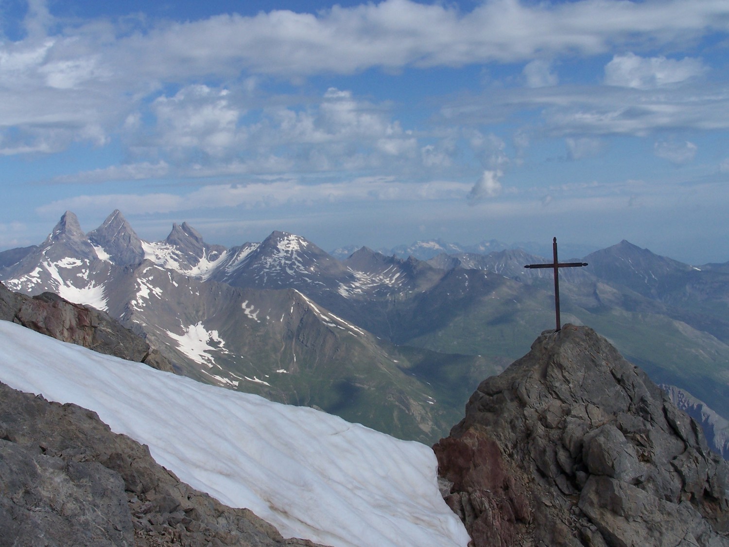La croix du sommet du Gd Galibier et les Aig.d'Arve