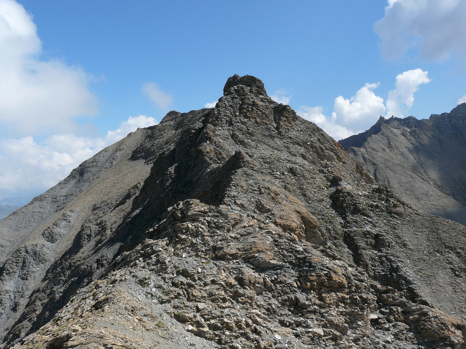 La suite de l'arête pour atteindre le sommet principal