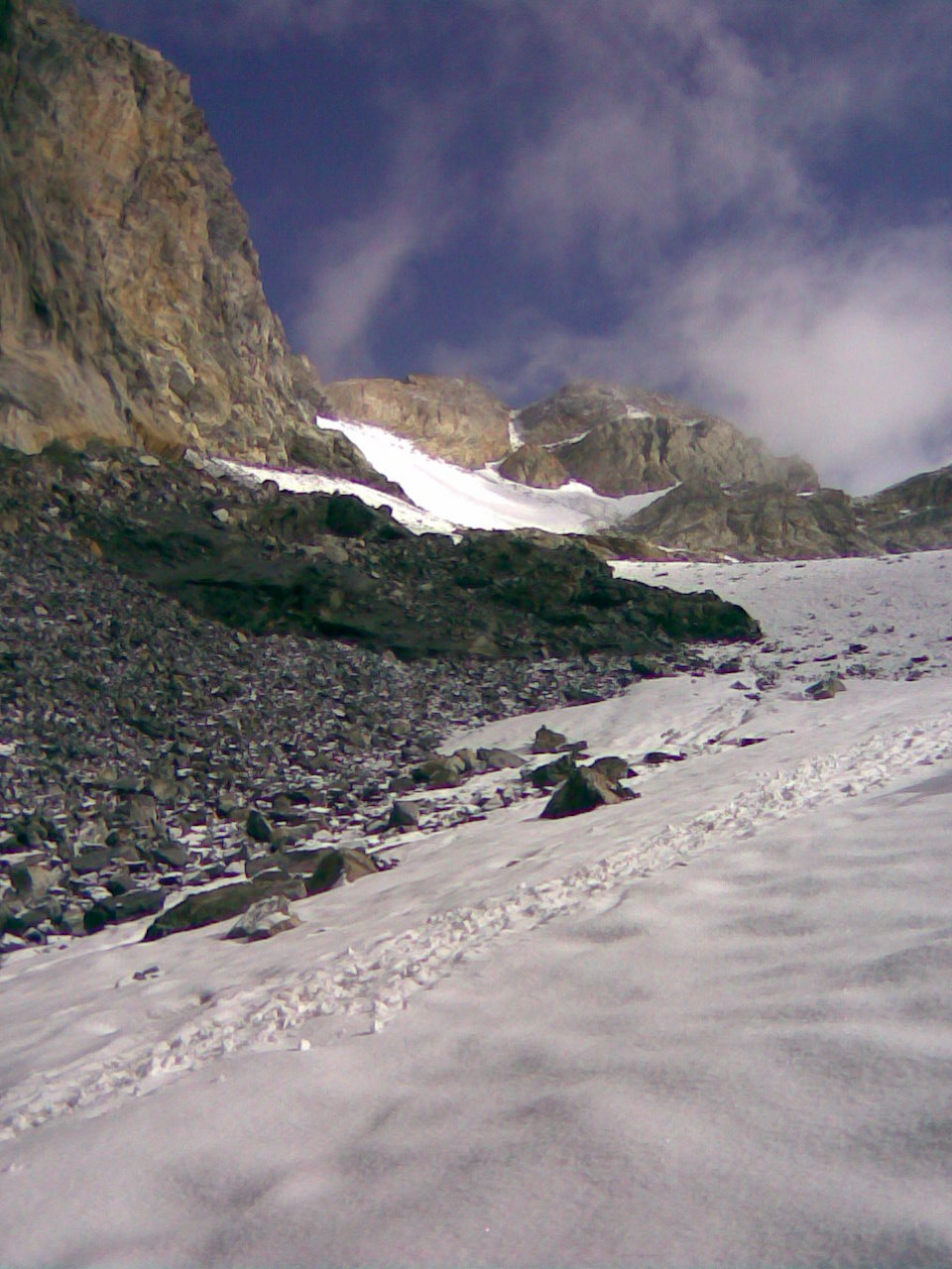 Glacier du couart, rognon rocheux central couloirs de gauches et de droite, couloir central au-dessus