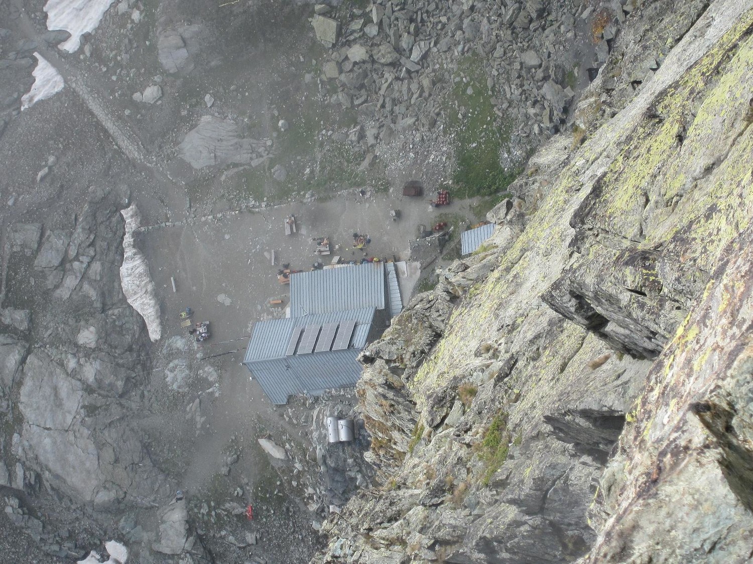 vue plongeante sur le refuge