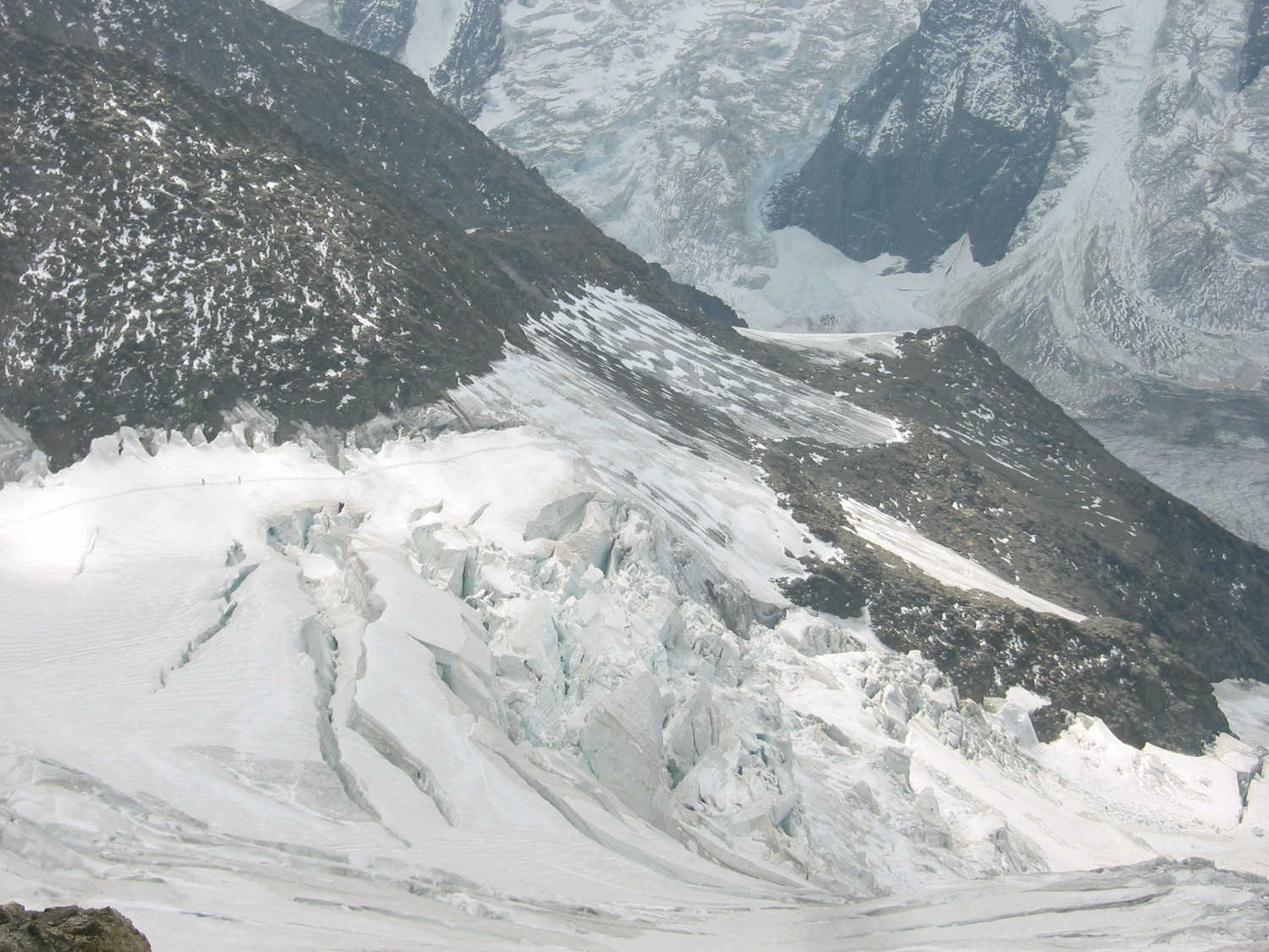 Vue sur le glacier (cherchez la trace) depuis la rampe