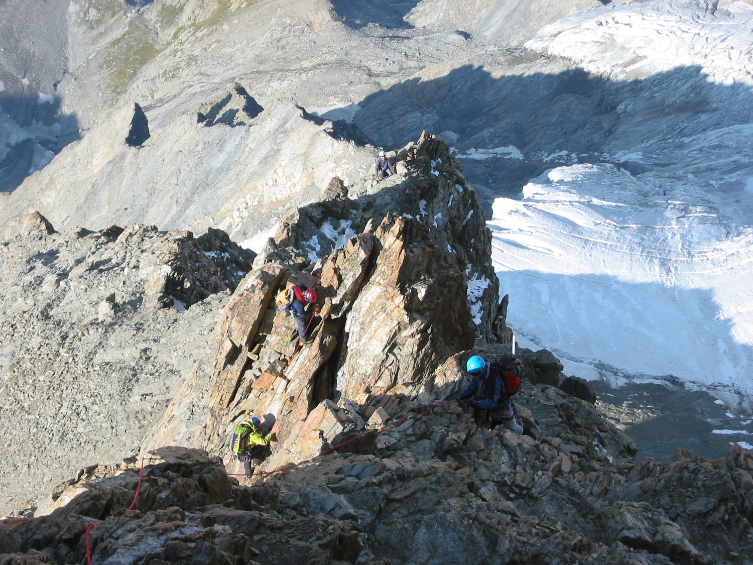 Au milieu de l'arête SO