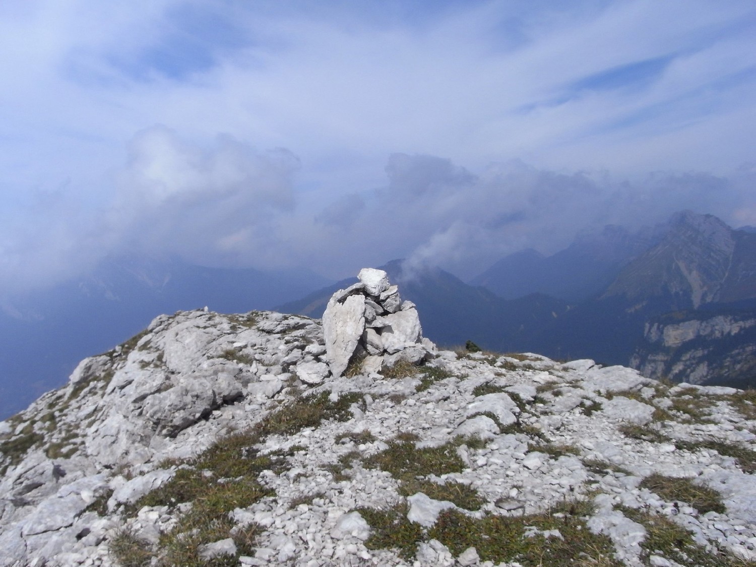 Cairn au sommet de la bouze