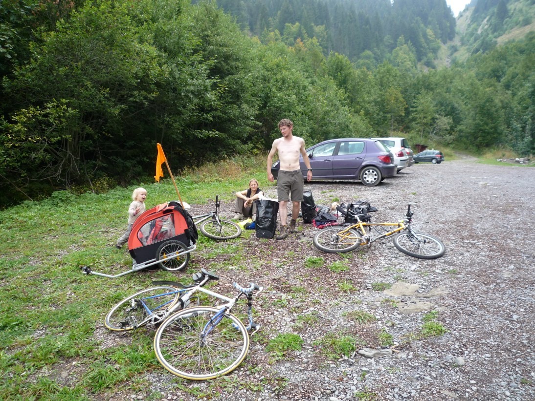 Remontage des velos aux Troncs
