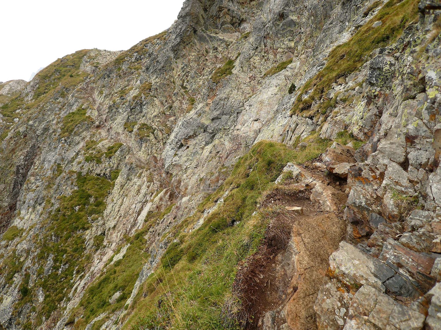 Passage d'Orteig, creusé dans la face N du pic du lac d'Arrious