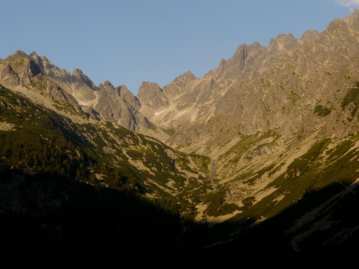 La vallée d'accès au Chata pod Rysmi