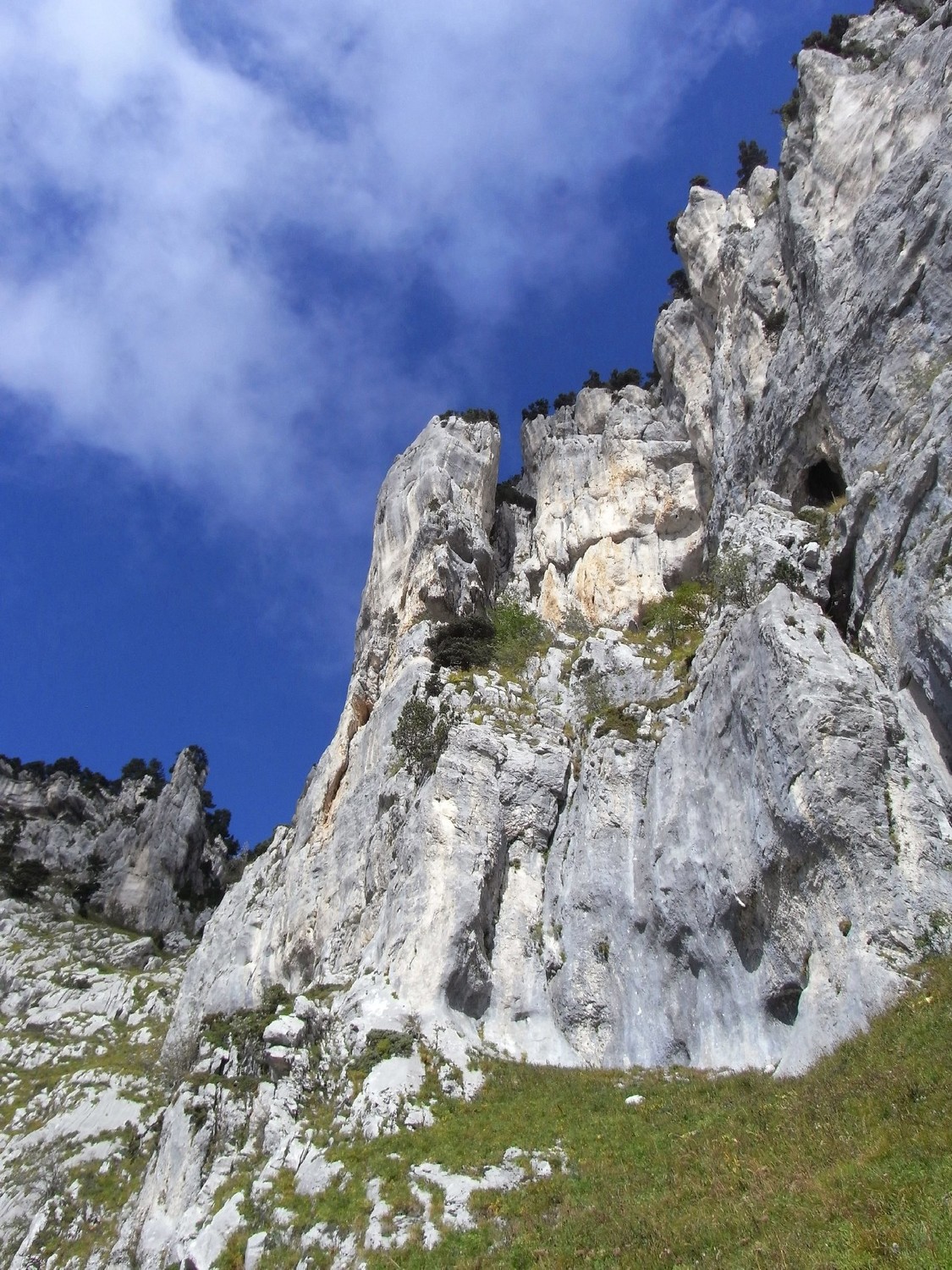 1er pilier à droite du Pas de la Rousse