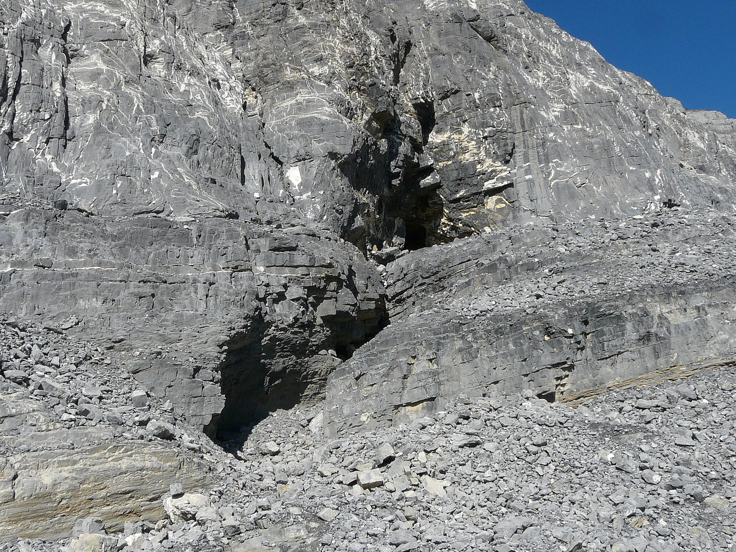 L'entrée de la grotte RU-1