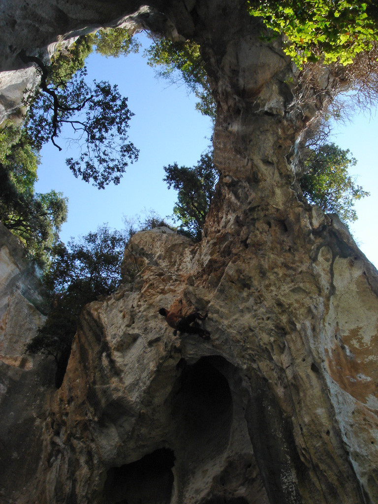 Finale: Monte Sordo: Parete dimenticata: Grotta dell Edera