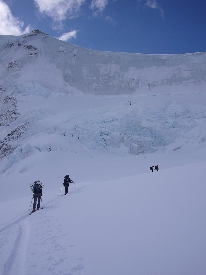passage au pied de l'arête du Blanc