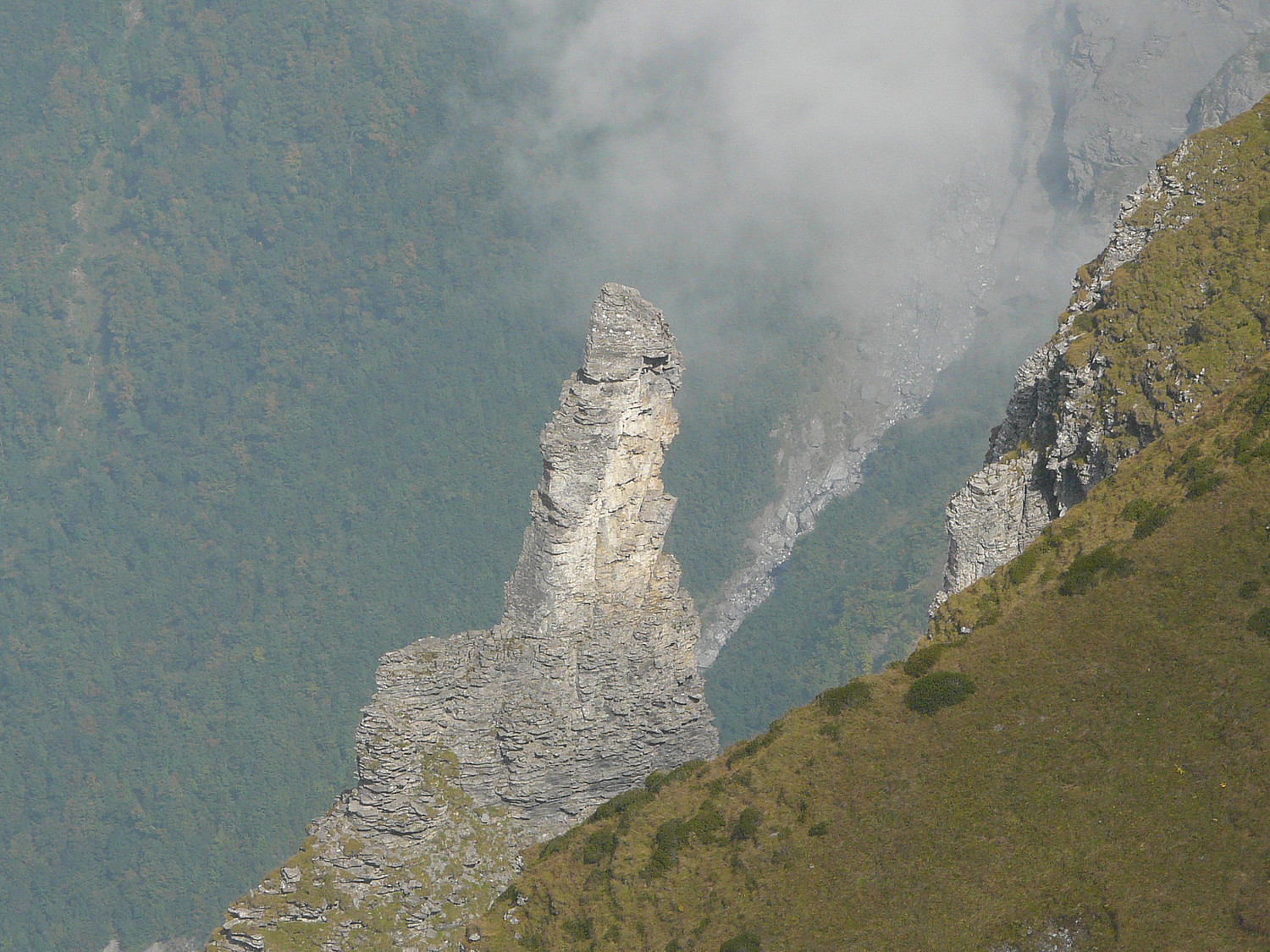 Gros plan sur la petite aiguille sous la Tête Noire (Fer à Cheval)