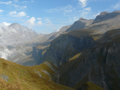 Le Tenneverge et son col à droite