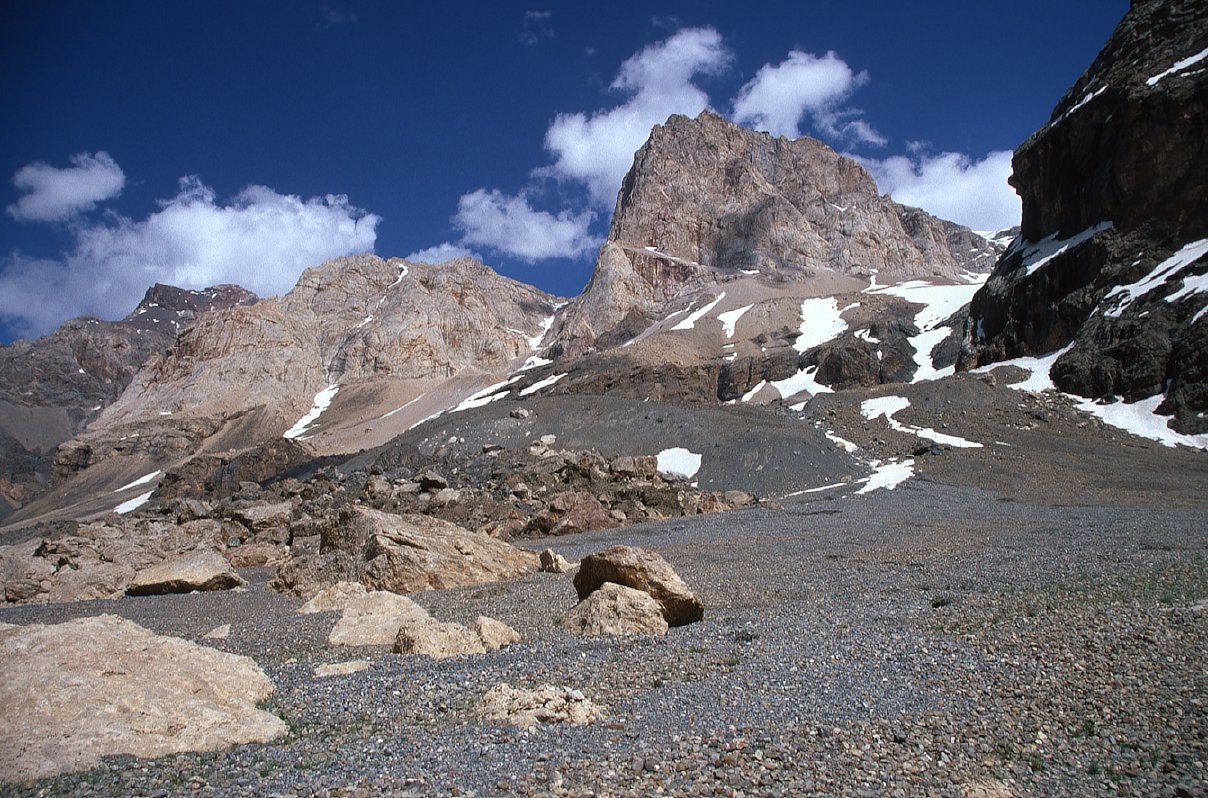 Zamok depuis les abords du lac Mutnyi