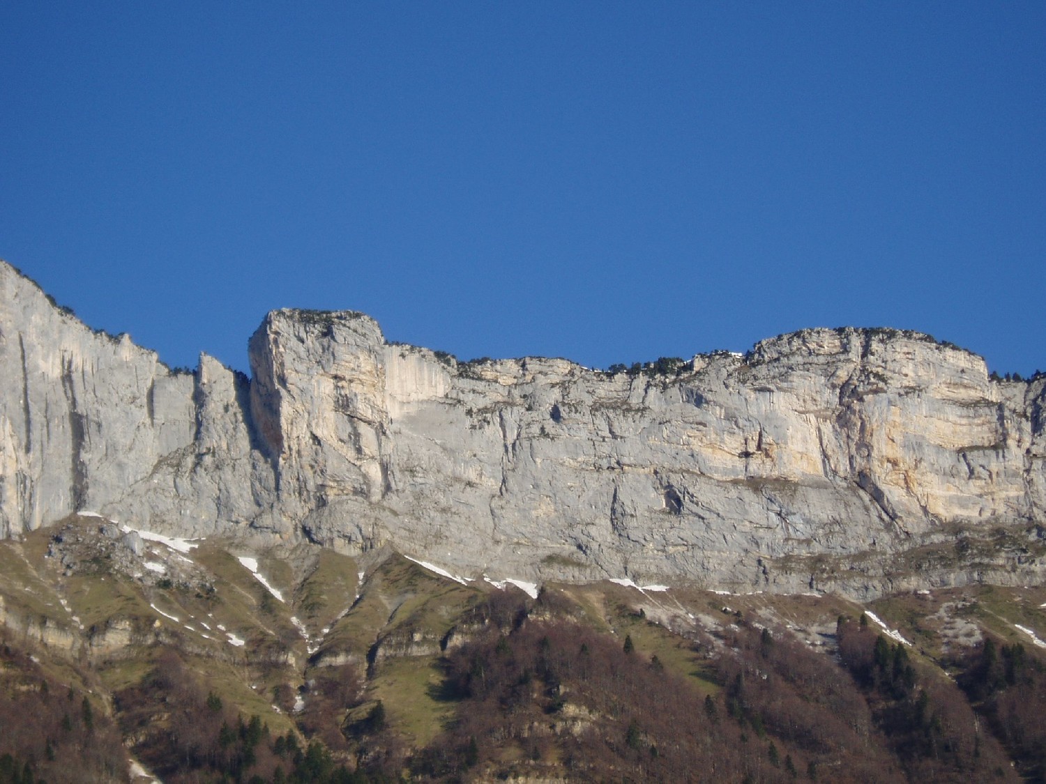 Rocher Pointu à droite du Rocher du Midi