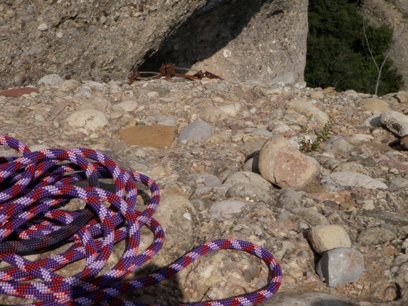 Au sommet, anciens relais, le rappel se trouve juste en dessous