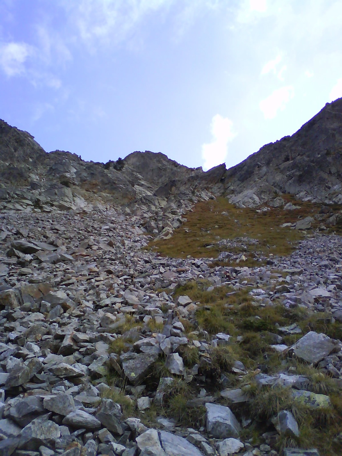 Le couloir montant au pas du port
