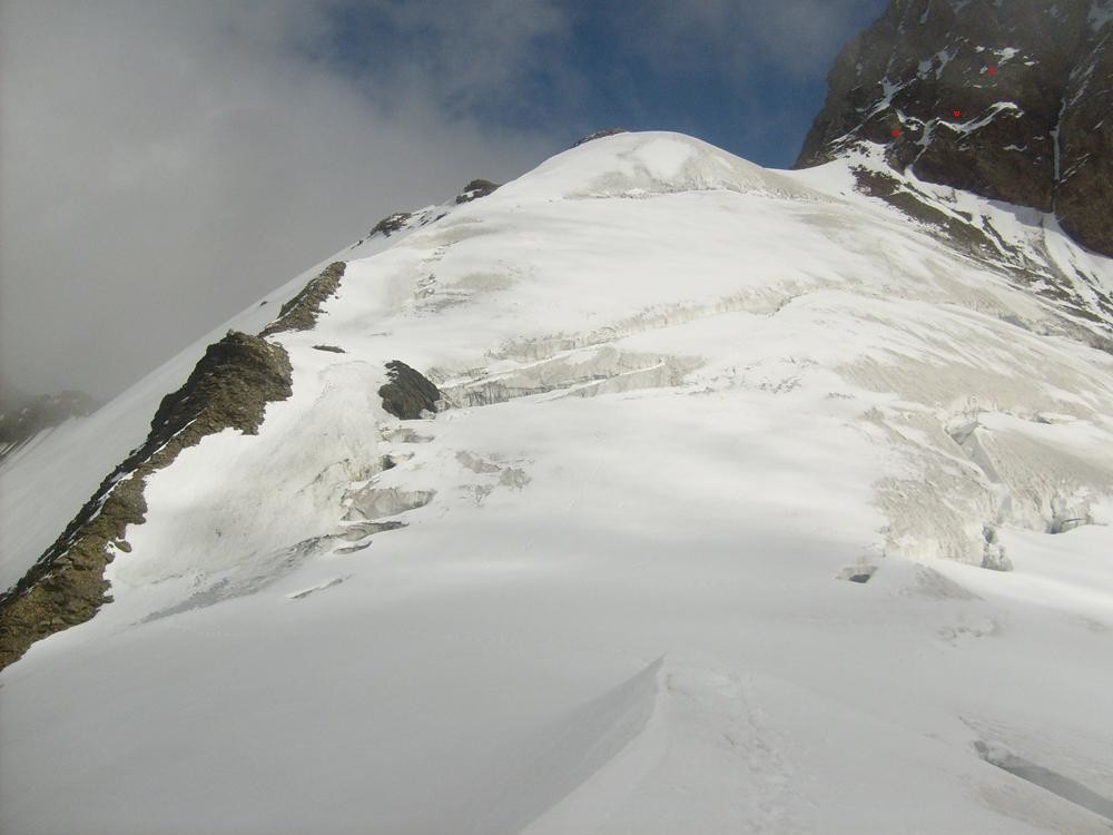 Du dôme 3592m le deuxième à 3700m et les emplacements des premiers spits en rouge