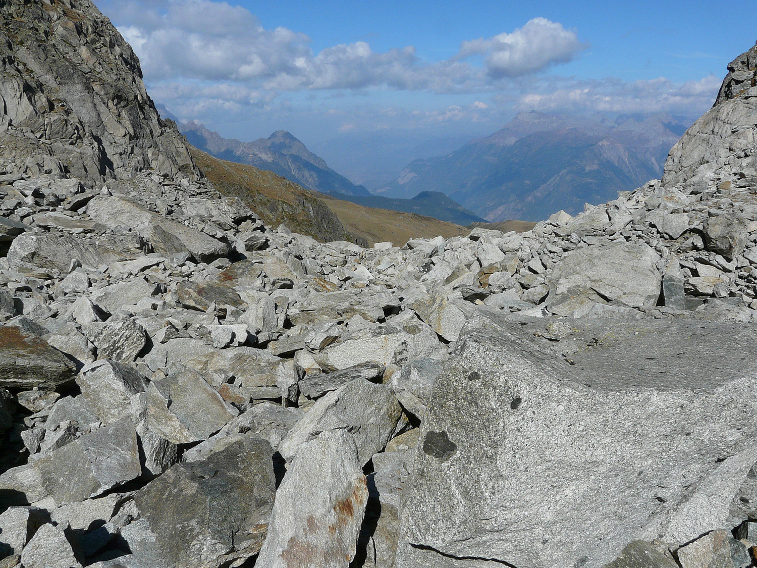 Pas de sentier mais des rochers