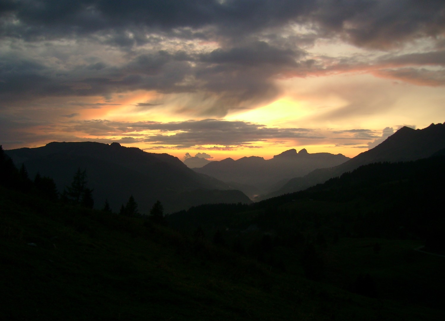 Coucher du soleil depuis la montagne du Pillon
