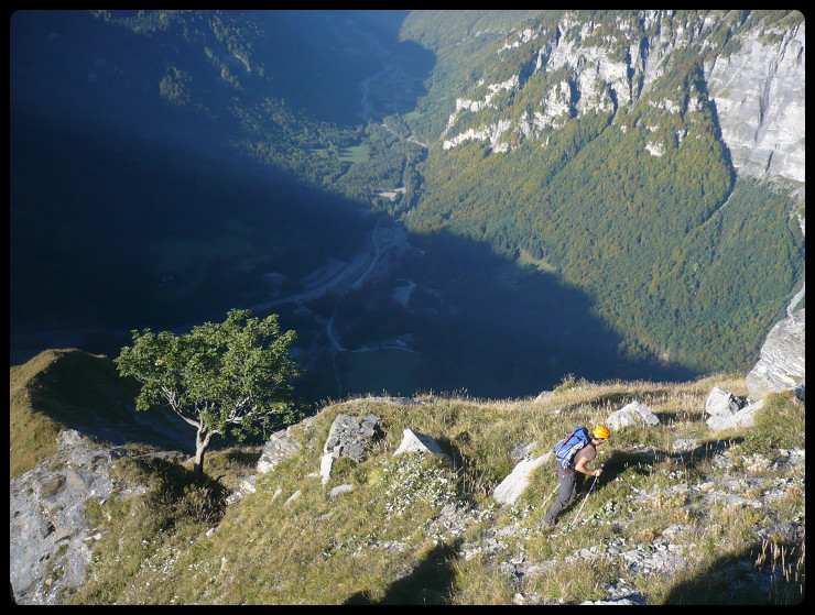 Fin de la traversée et arrivée dans le vallon de Tenneverge. En contrebas, le départ de la course...