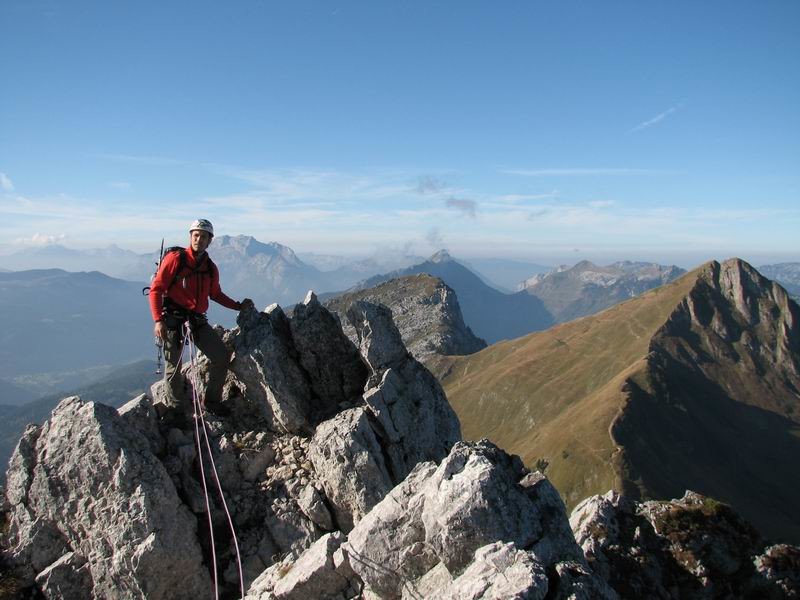 Sur l'arête proche du sommet
