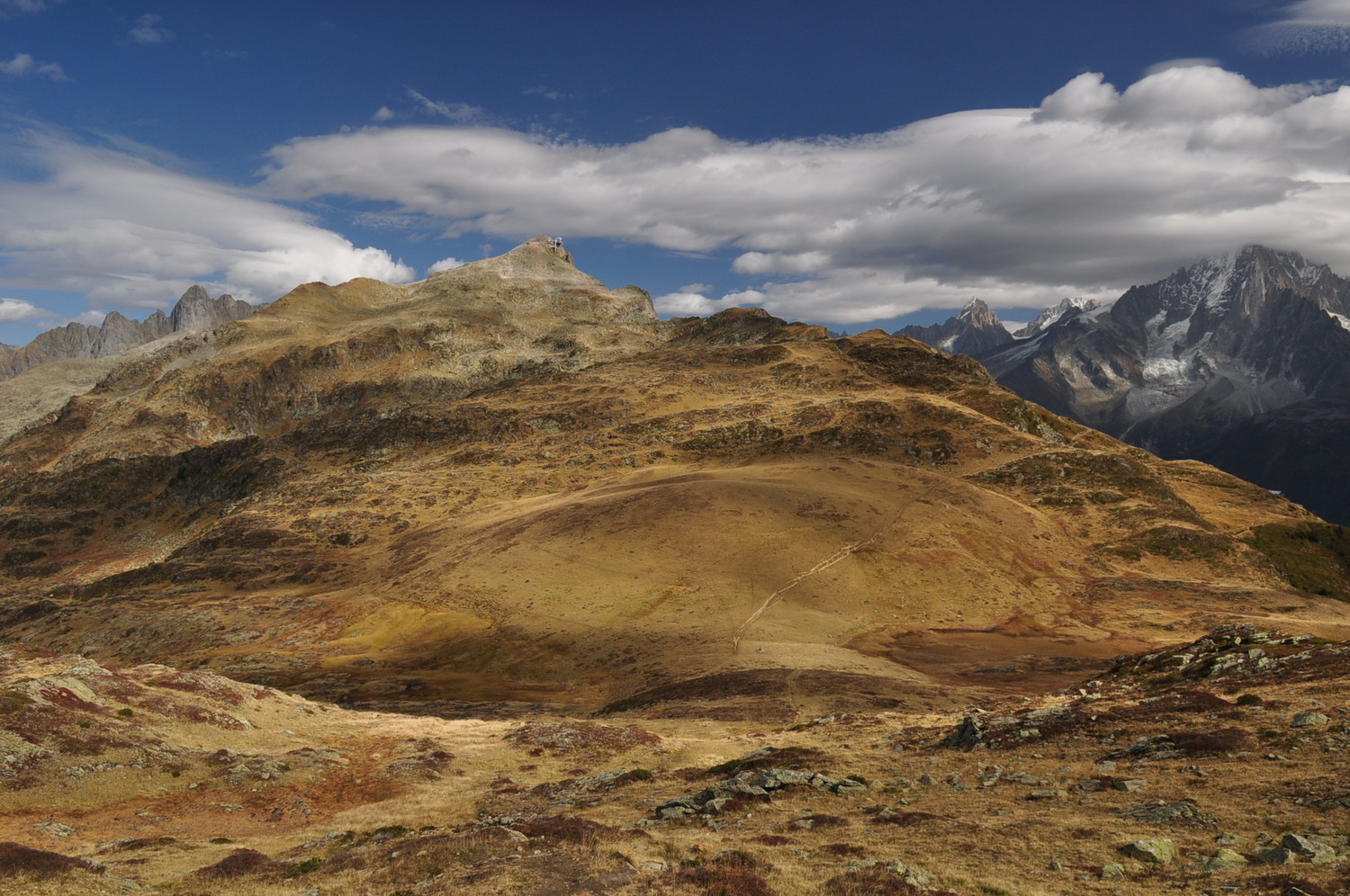 Col de Bel Lachat et Brévent sous l'automne