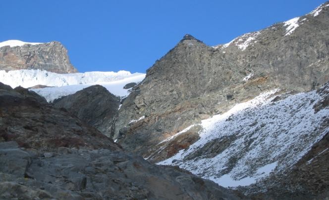 ref. d'Ayas perché sur le piton rocheux