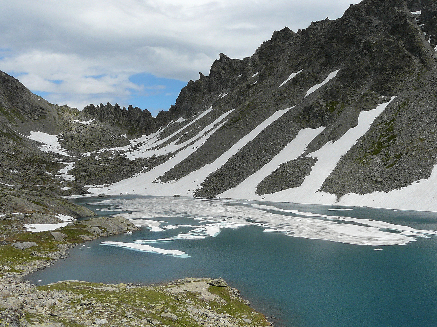 Lac de Pietra Rossa et le col d'Ameran (Val d'Aoste)