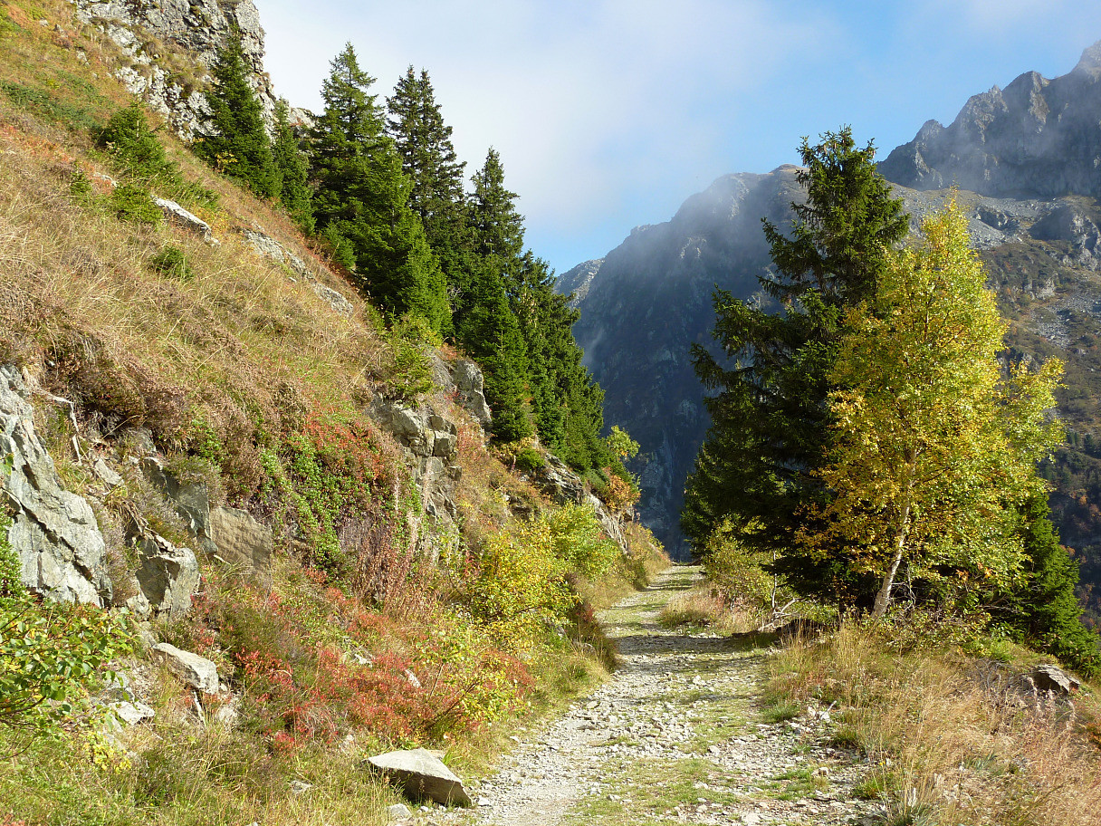 Sur la piste traversant la face SW du Jas des Lièvres