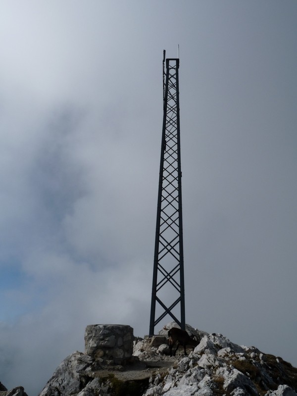 Croix sommitale vue de profil