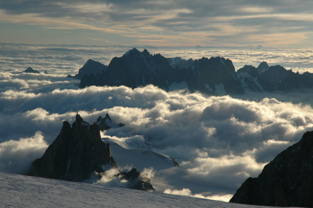 Mer de brouillard sur le massif du Mt Blanc