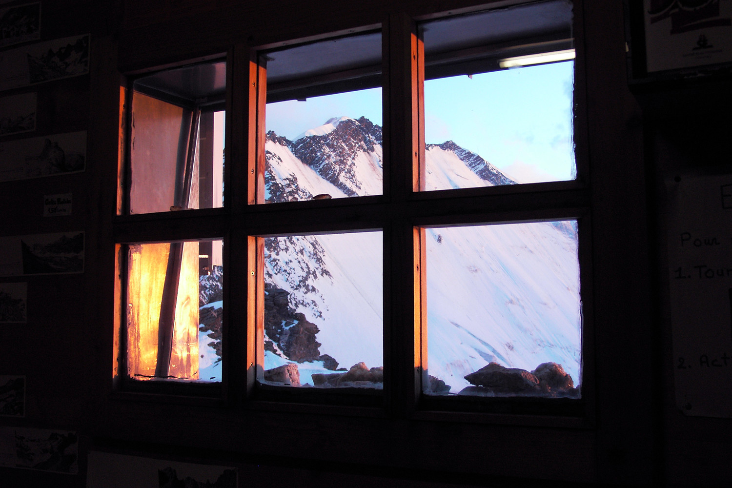 Coucher de soleil de la fenêtre du refuge Durier
