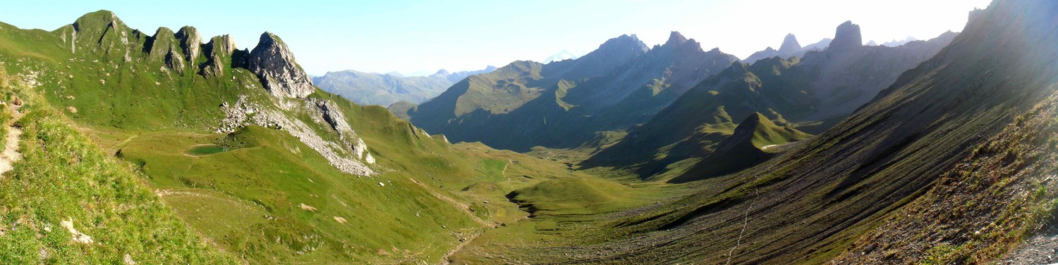 Pierra Menta et lac en forme de coeur