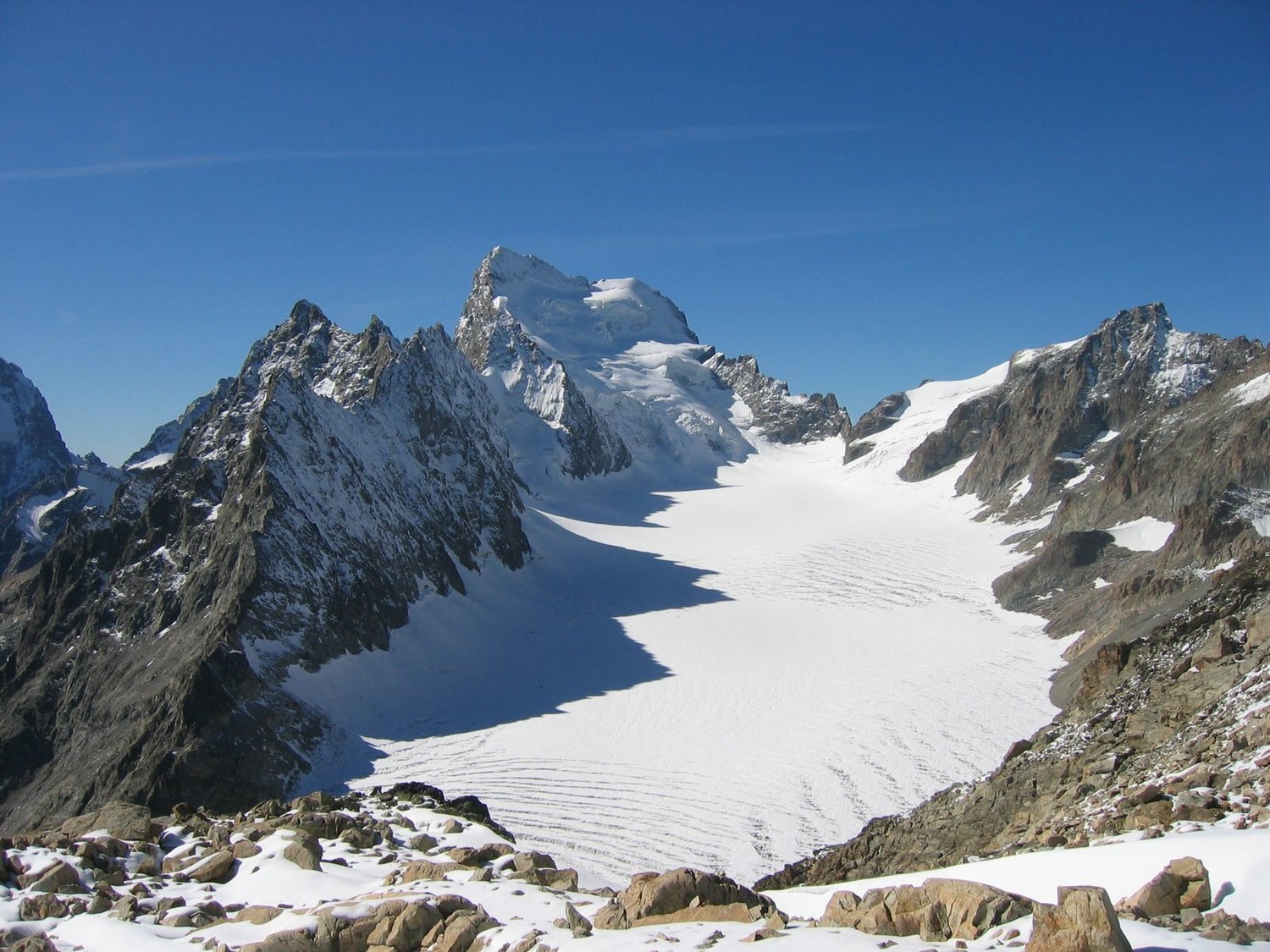 vue sur le glacier blanc et la barre