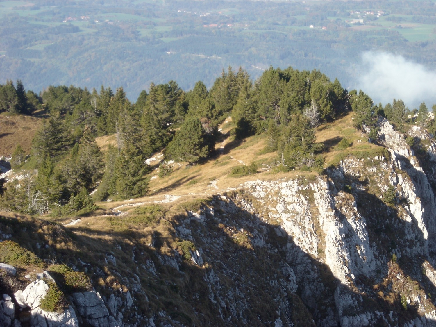 Après le sommet, descente en direction du Monthieu.