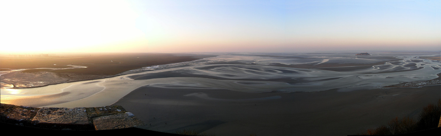 Baie Ouest et Nord du Mt St Michel, vue du parvis