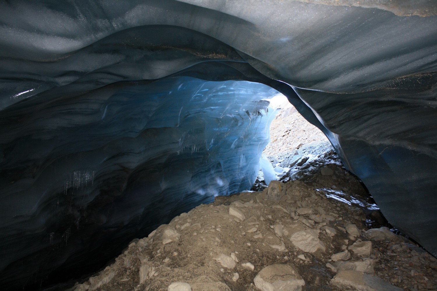 Grotte naturelle sous le Glacier de Sarenne