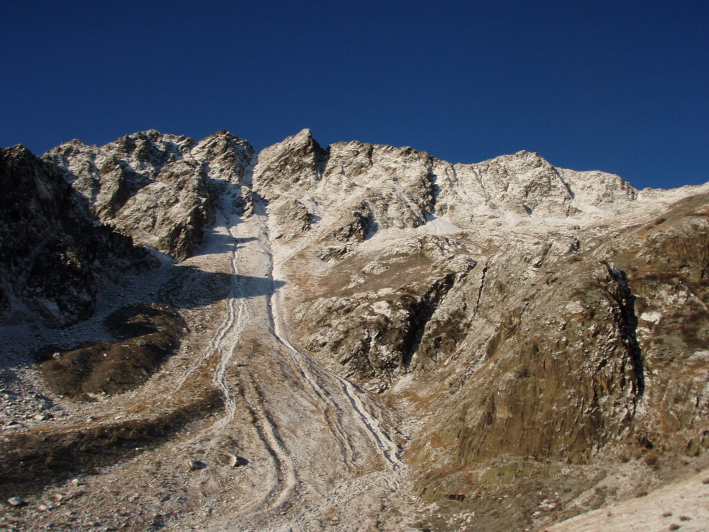 De gauche à droite, Bel Oiseau, col de Bel Oiseau, Col des Rochers Rouges