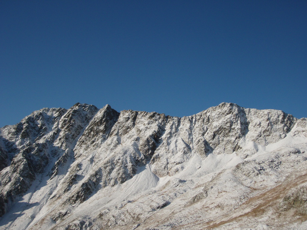 De gauche à droite, Bel Oiseau, col de Bel Oiseau, Col des Rochers Rouges