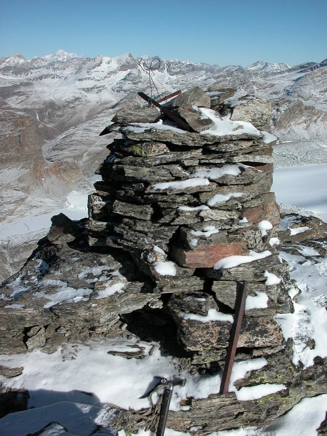 Le cairn du sommet de la Pointe de Bonneval 3320 m