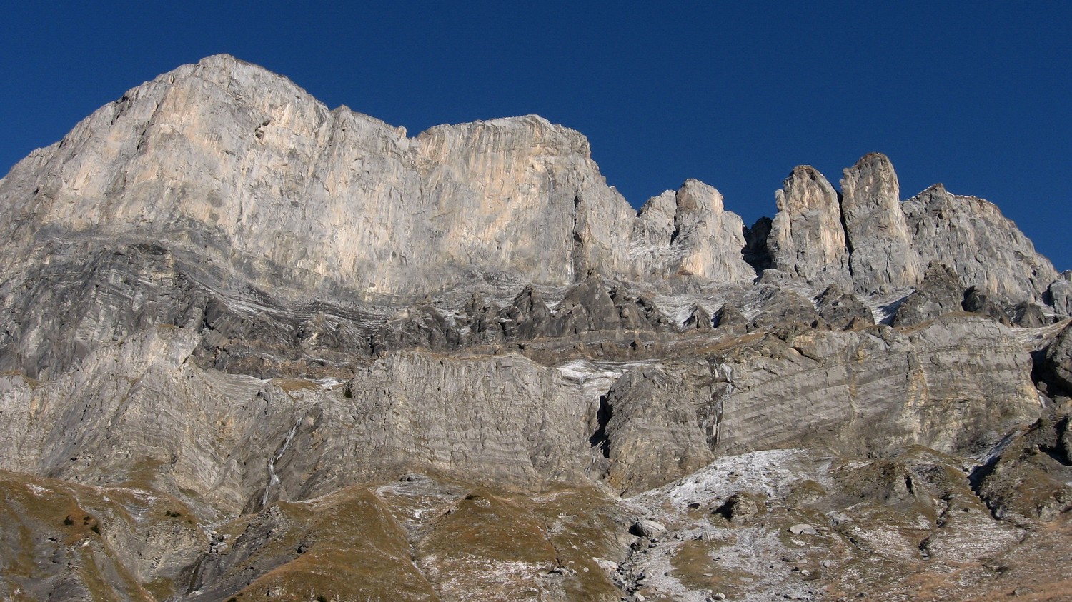 Pleine lumière sur la pointe d'Ayère et les Jumelles