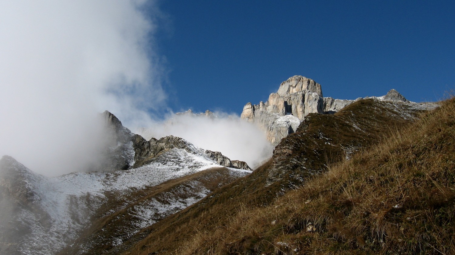 Les nuages gagnent progressivement